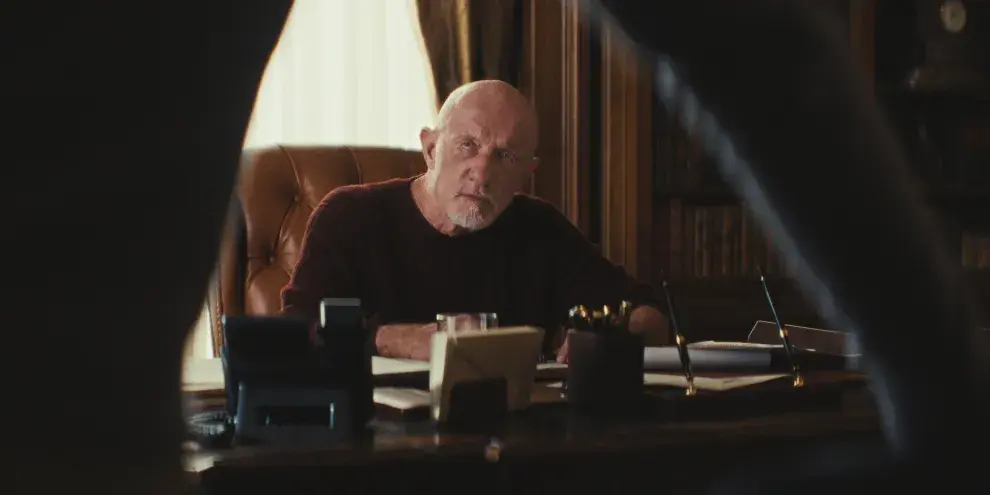 Jonathan Banks en La bestia en mí: de qué se trata y por qué ver la miniserie de Netflix.