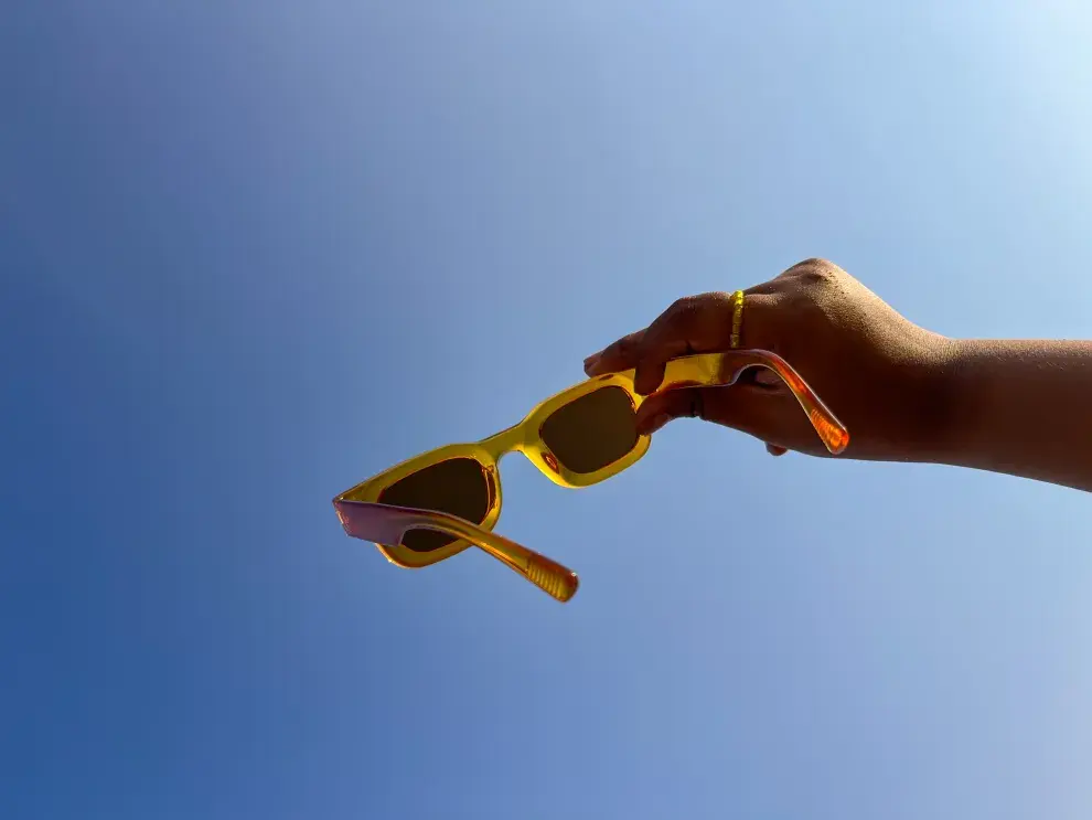 La estética vintage vuelve a ser musa de la temporada, inspirada en la moda de los 90 y los 2000