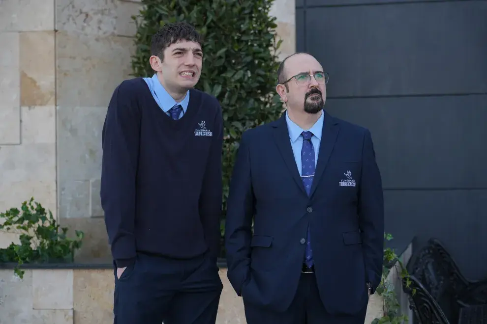 Muertos SL es una workplace comedy.