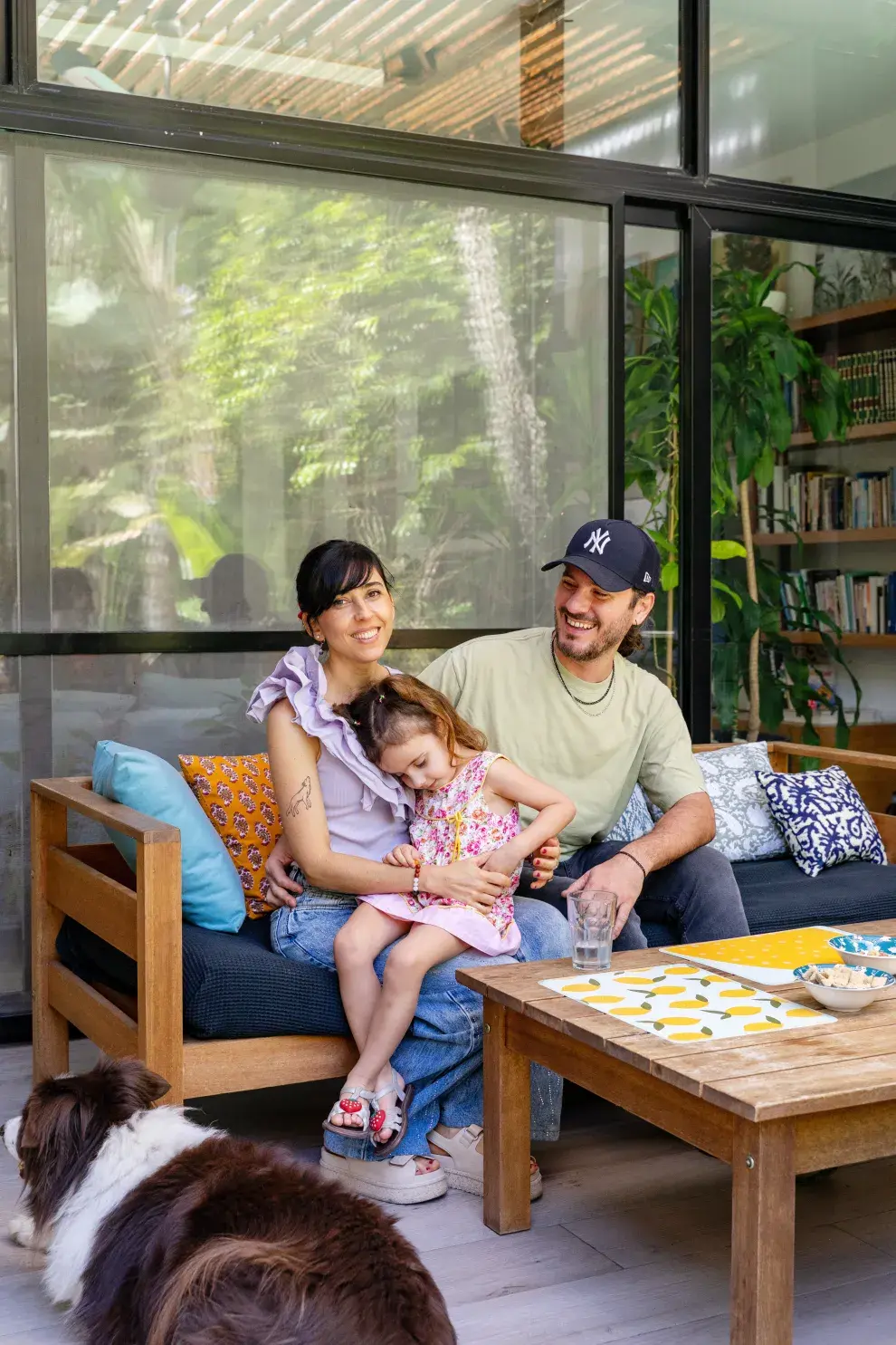 El living, lugar de encuentro; detrás el verde.