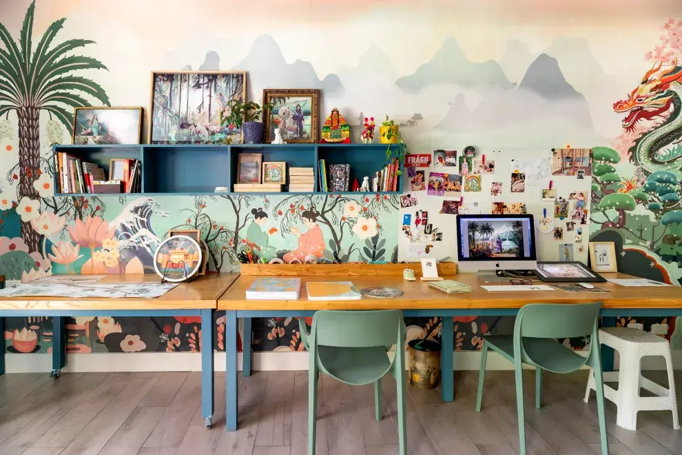 En su modo board hay fotos de ayer y de hoy, regalitos creativos de sus hijas y una imagen que, para ella, es pura inspiración: el antes de su taller.