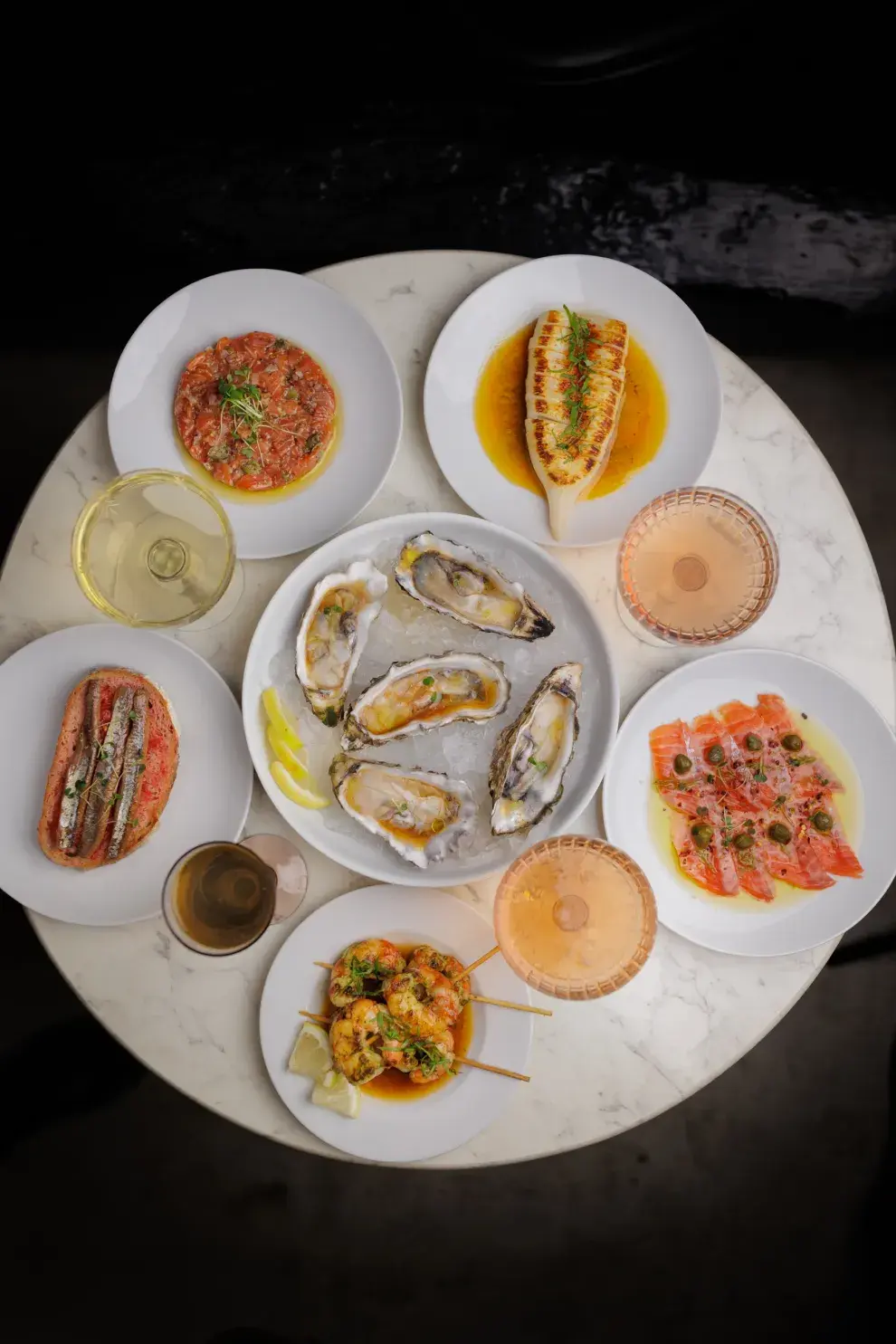 Pasaje Victoria en la estación de Olivos: ostras y espumosos por copa