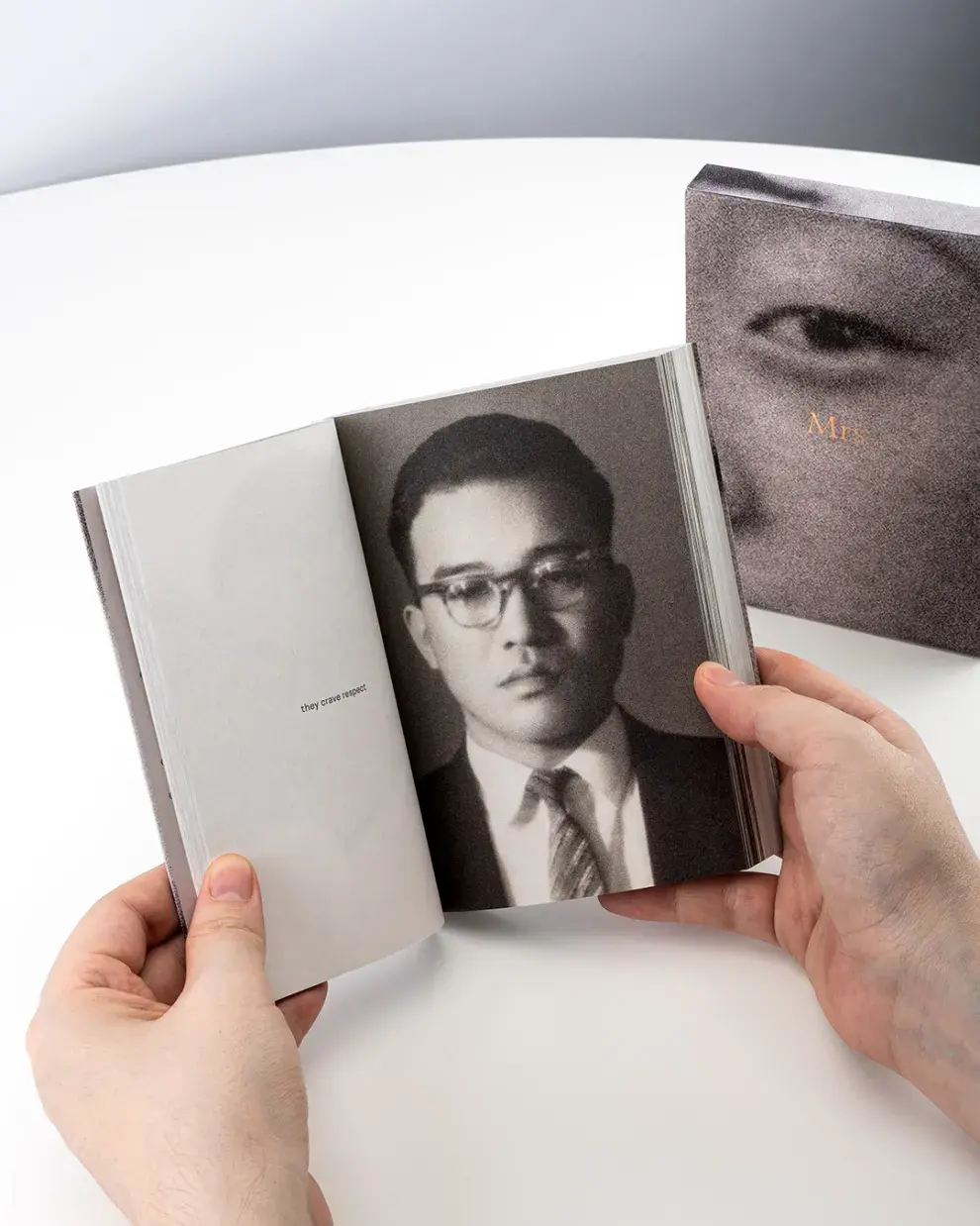 Mr & Mrs.,coeditado por RM y Goma Editora