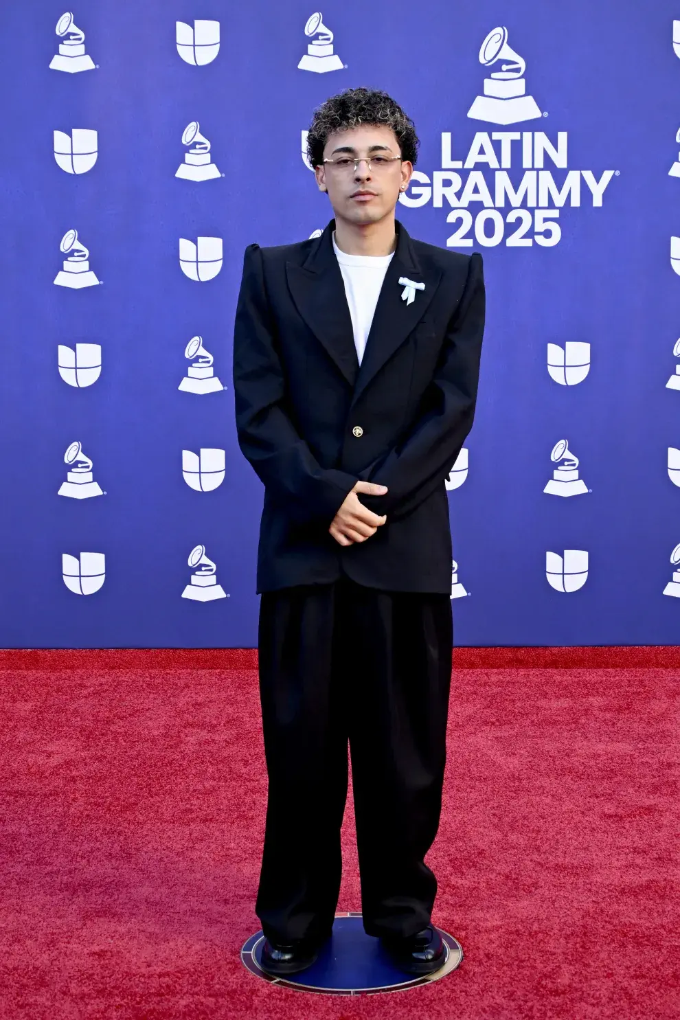Trueno en la alfombra roja de los Latin Grammys 2025.