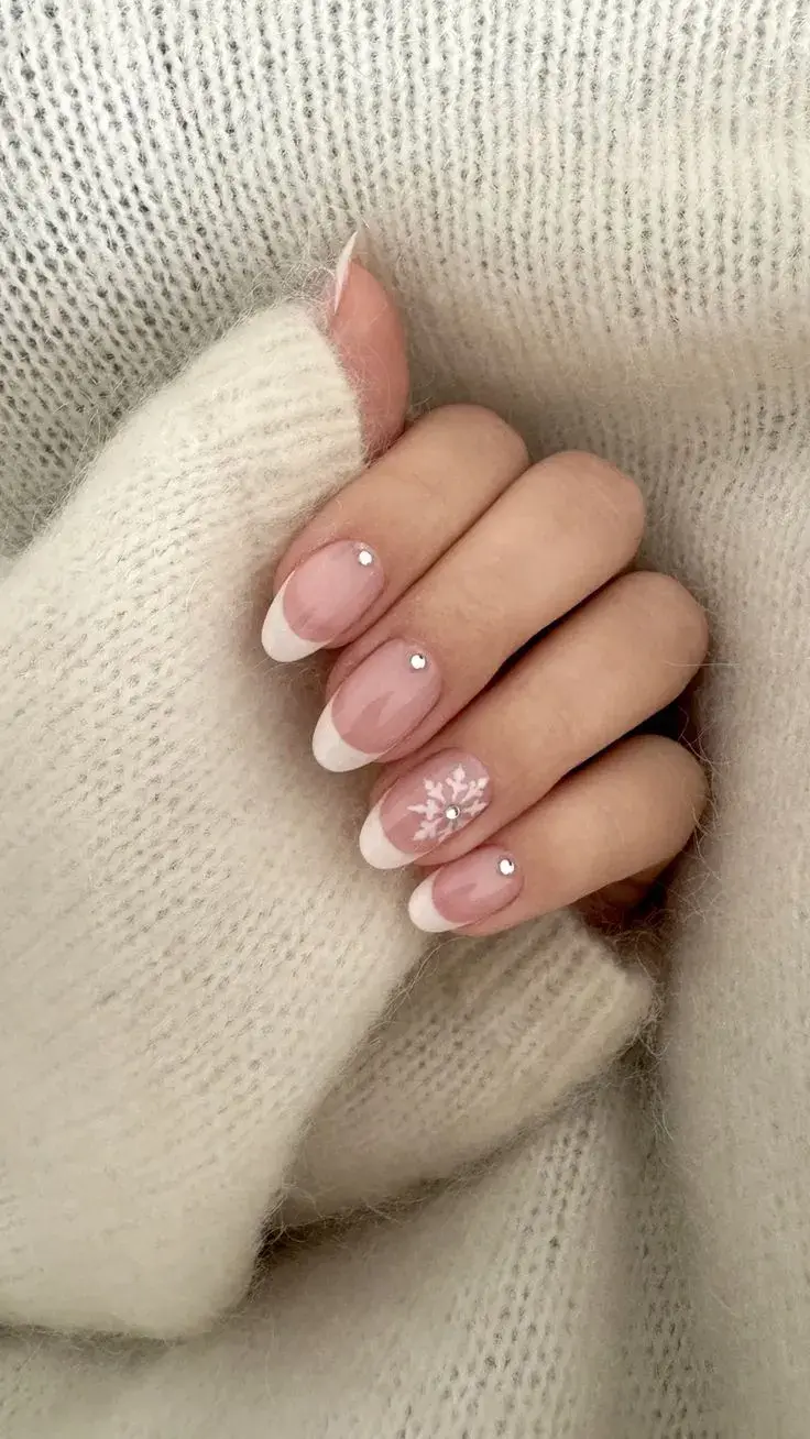 Uñas navideñas: 14 diseños tendencia para usar en diciembre 2025