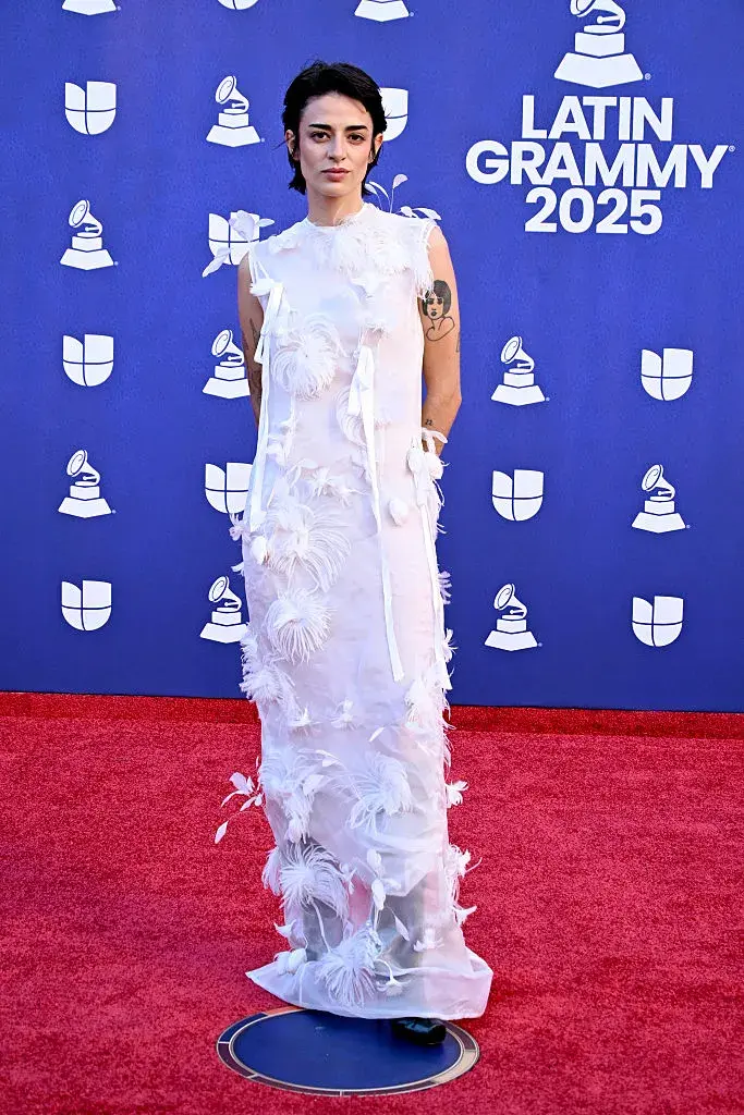 Zoe Gotusso en la alfombra roja de los Latin Grammys 2025.