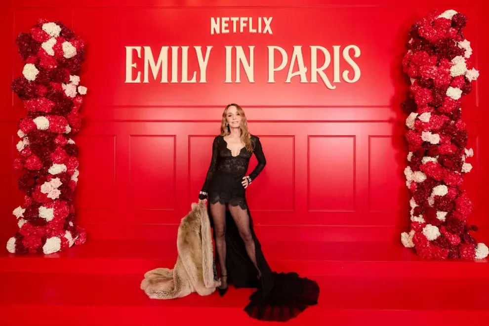 Philippine Leroy-Beaulieu habló sobre la evolución de su personaje en Emily in Paris.