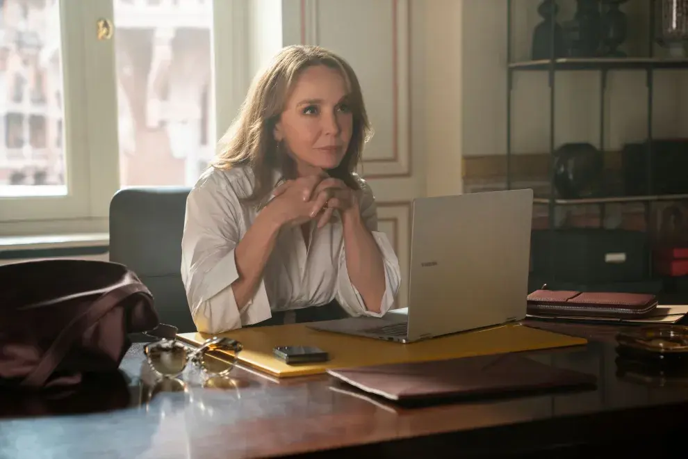 La agencia donde trabaja Emily in Paris se muda a Roma.