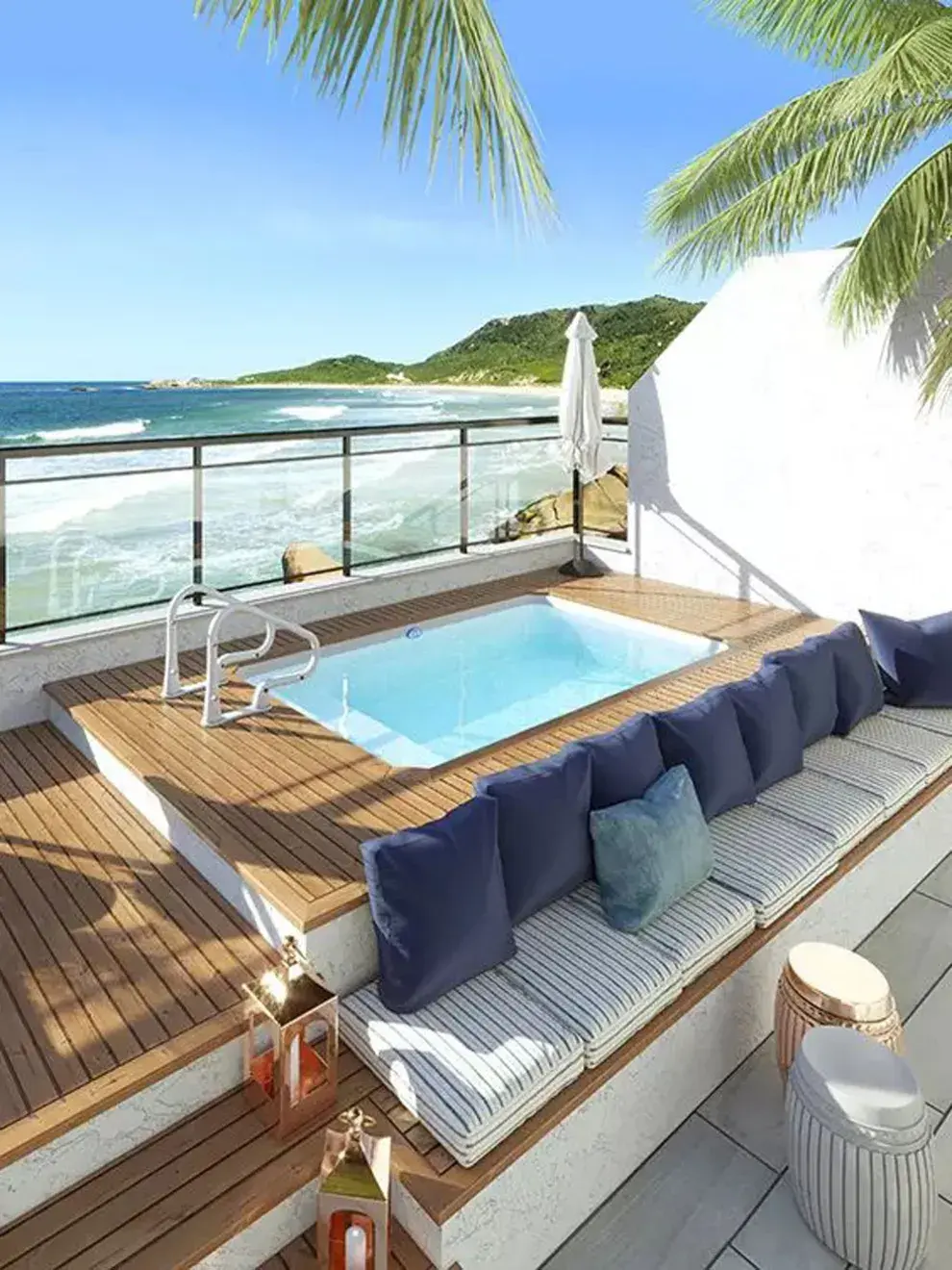 Un deck extendido que funciona como solárium transforma la pileta en un espacio multifuncional.