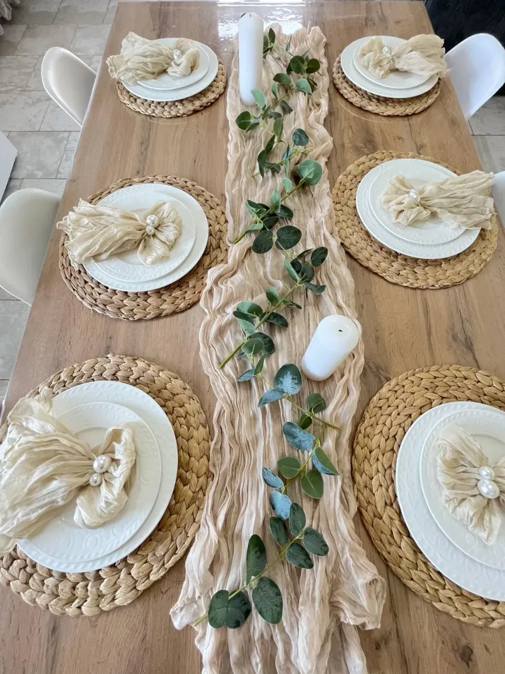 Mesas de Año Nuevo 2026: texturas protagonistas que rompan con el color blanco.