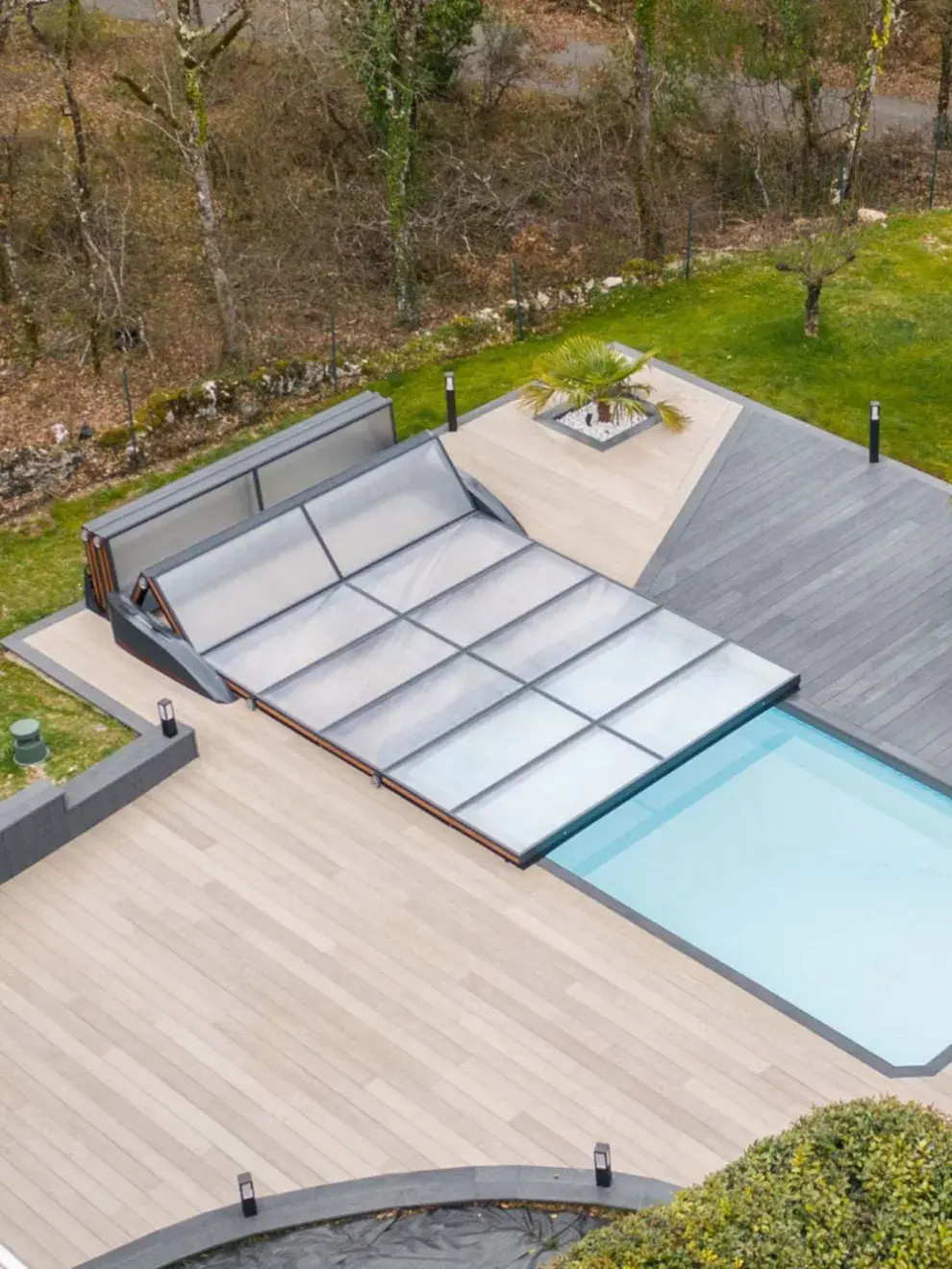 Son estructuras que se ocultan bajo plataformas móviles, decks o pisos deslizantes. Son estructuras que se ocultan bajo plataformas móviles, decks o pisos deslizantes.