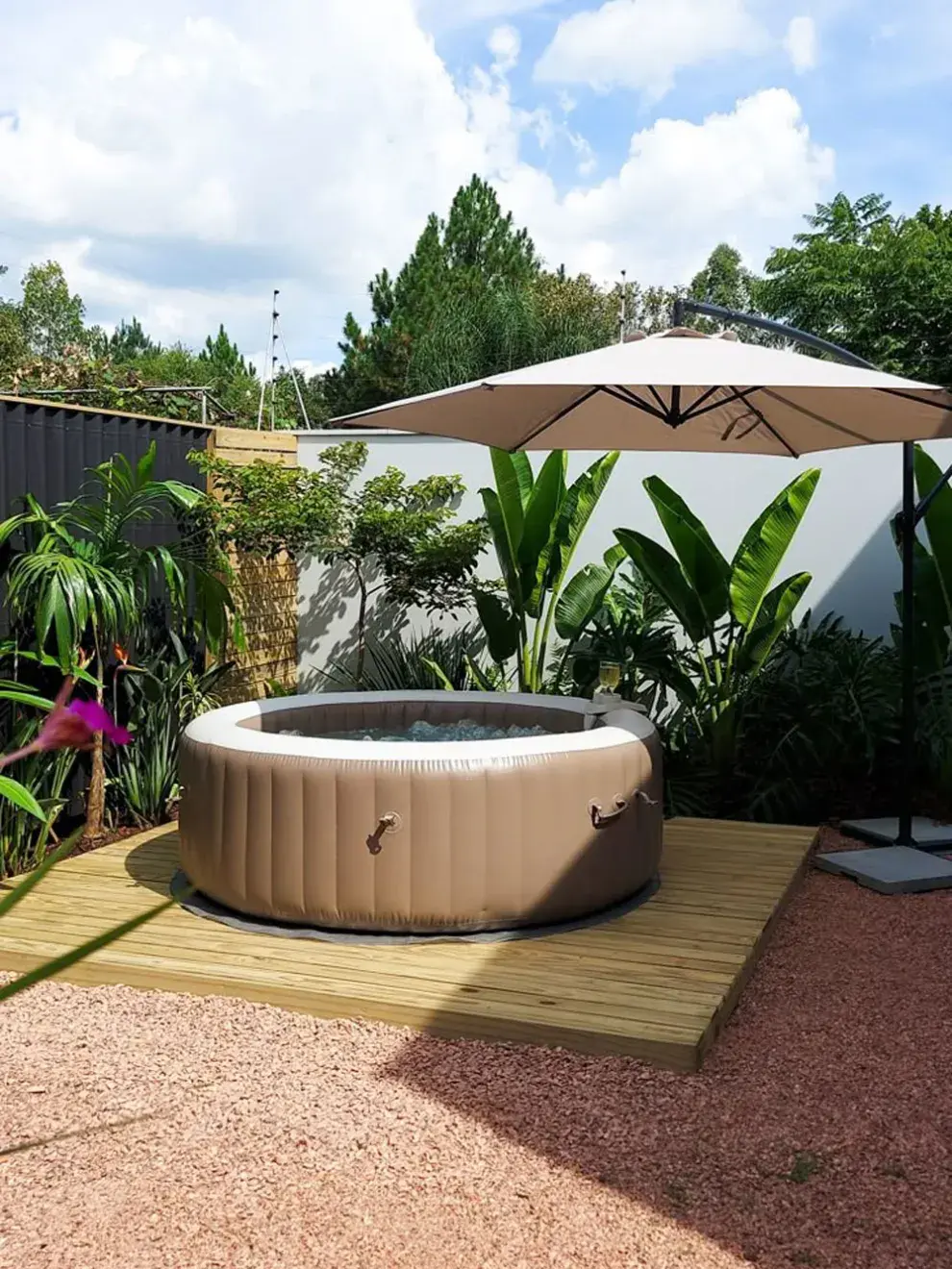 Una versión circular en color marrón