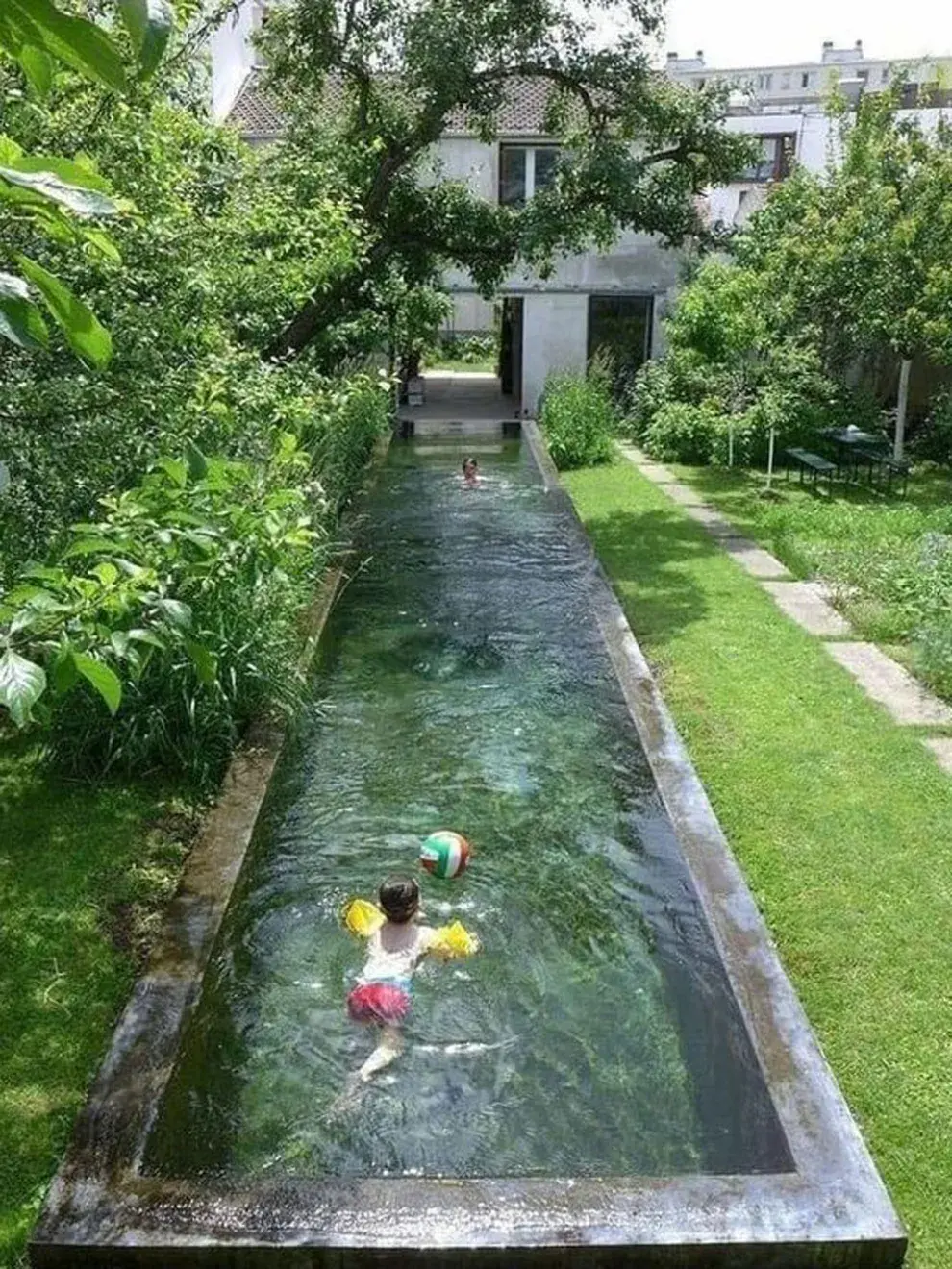 Podés jugar con los bordes infinitos o incluso una propuesta que se note bien el borde de la pileta