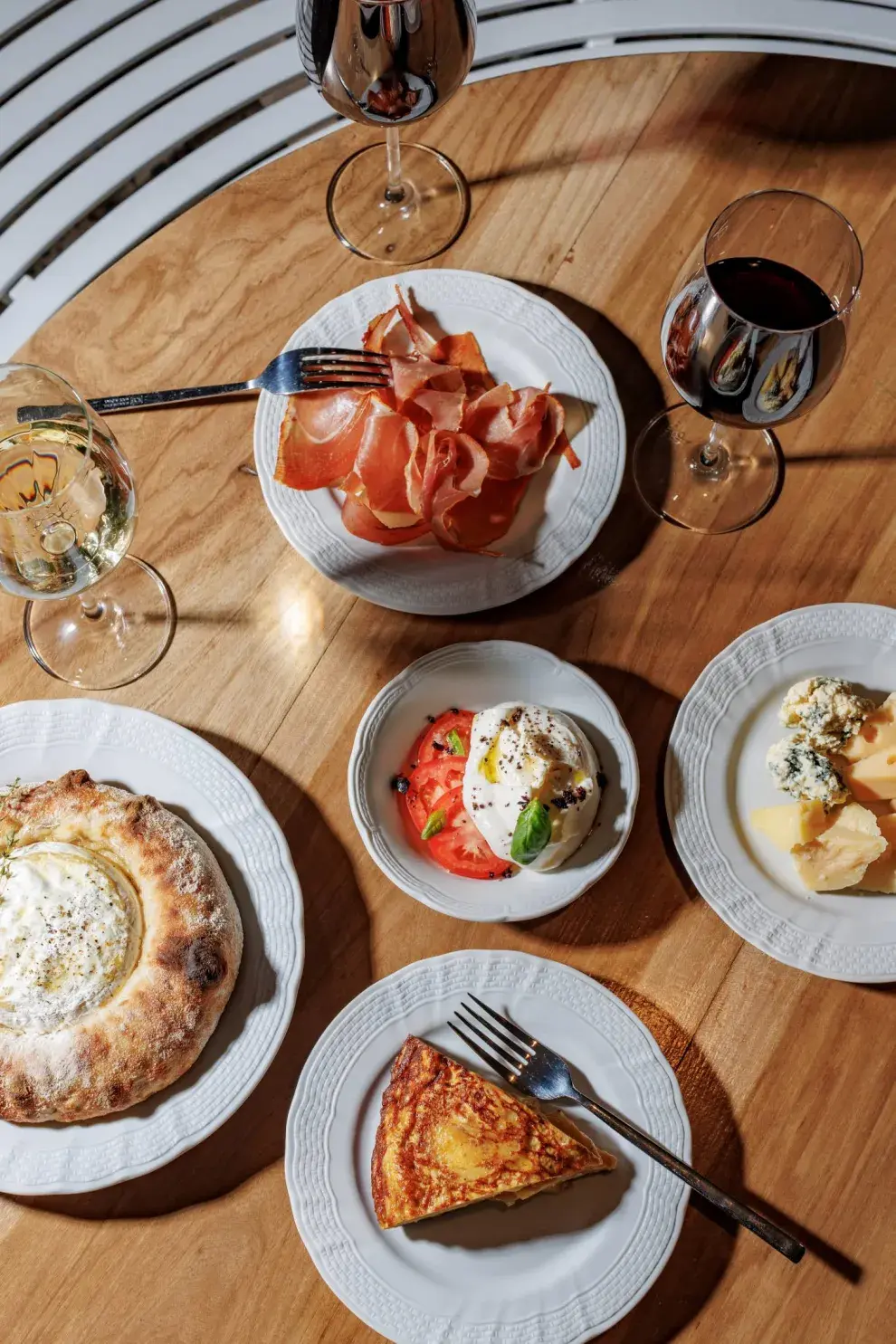 Cocina porteña, jardín urbano y música en vivo en Aire Libre