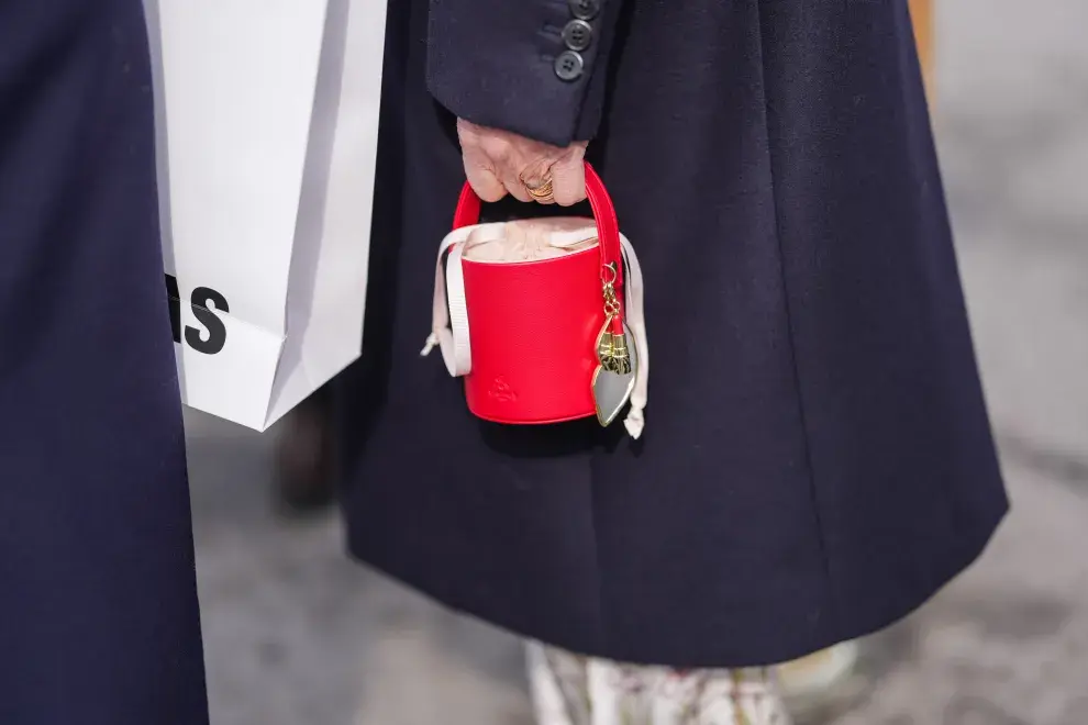 Bolsos cubo: el accesorio tendencia que será furor en 2026
