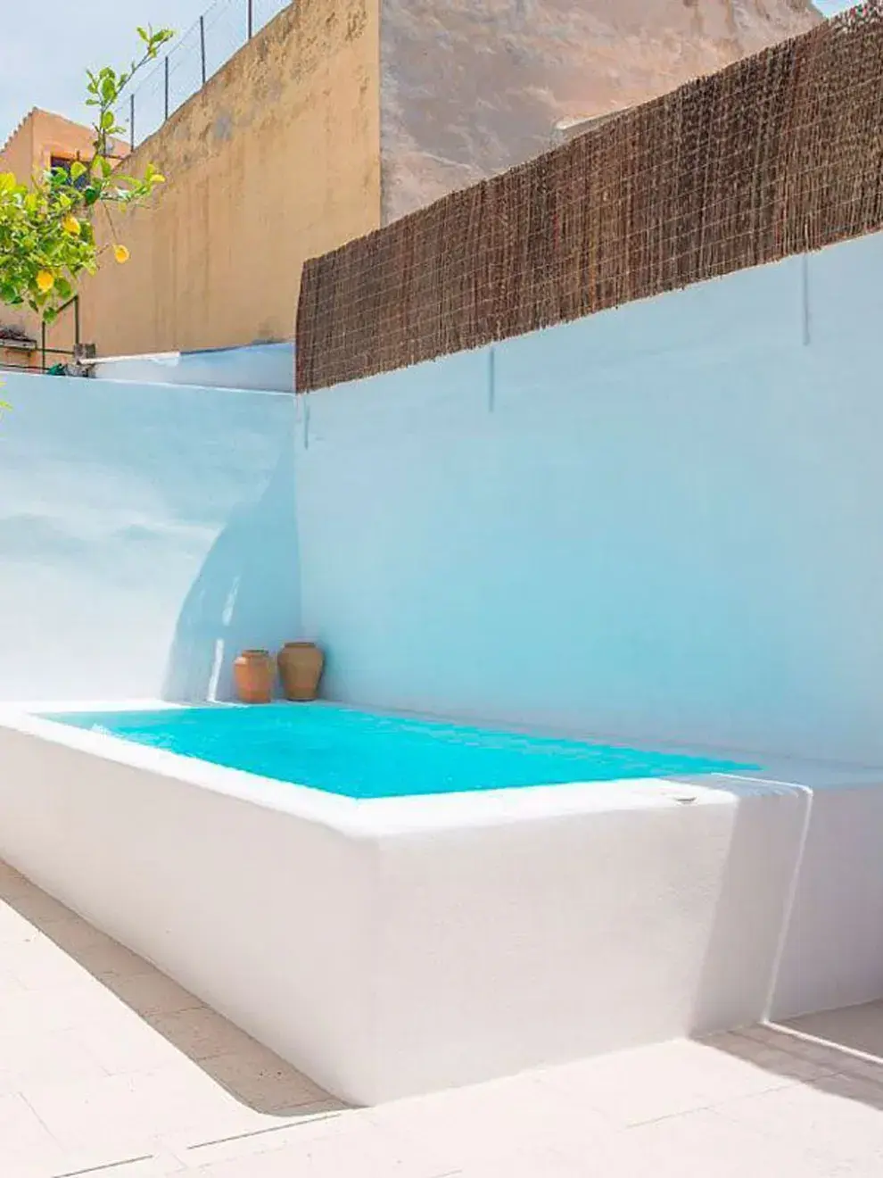 En los últimos años, las piletas elevadas se convirtieron en una de las alternativas favoritas para quienes quieren disfrutar del agua sin necesidad de realizar obras.