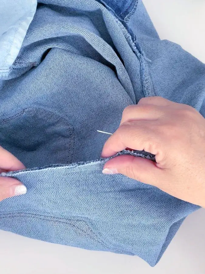 Ponete manos a la obra: cómo acortar el tiro de un pantalón. 