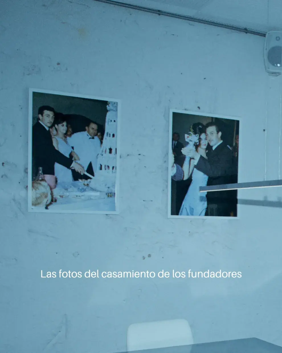 En la ambientación se mezclan acero y madera con guiños a los años 70.