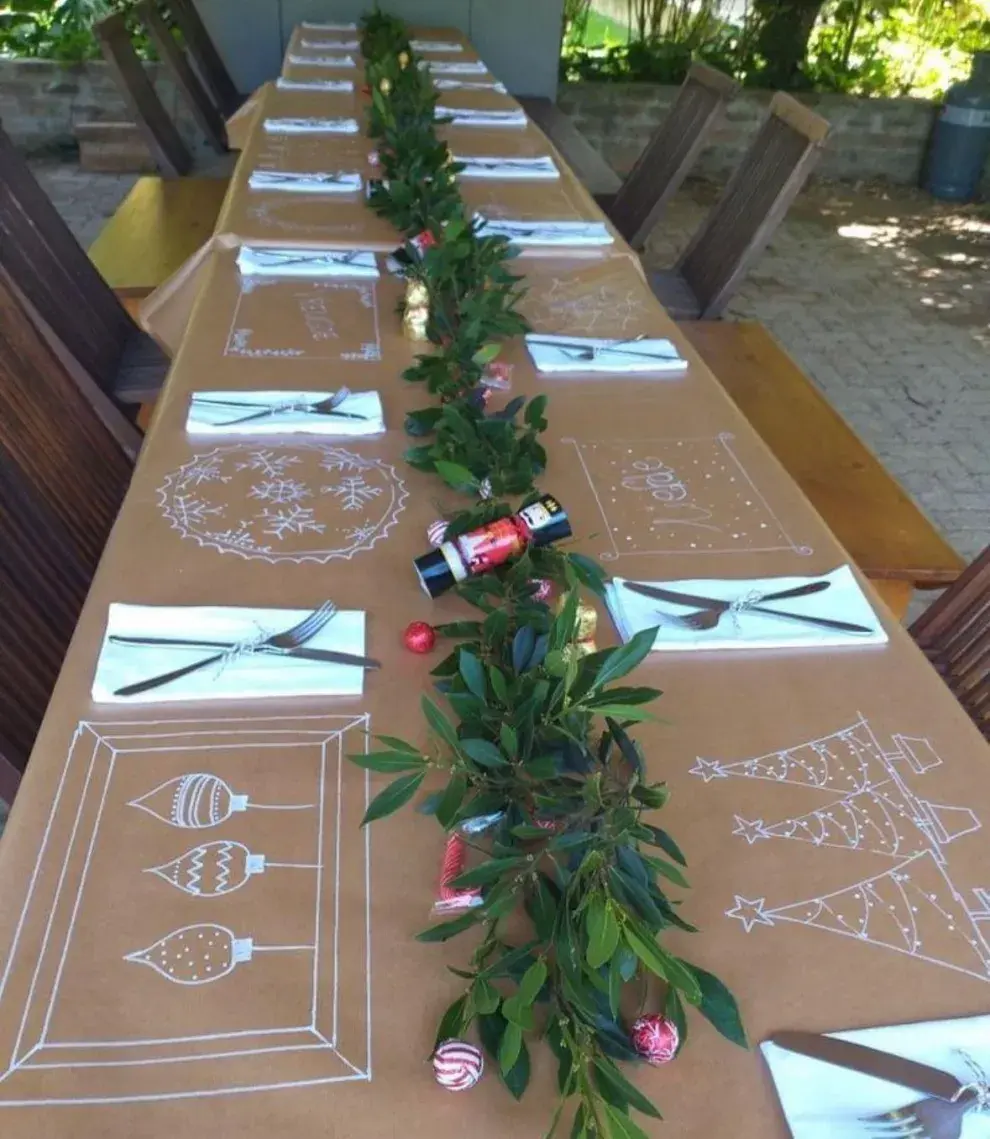 Foto de Centros de mesa con vida y calidez para la Navidad 2025.