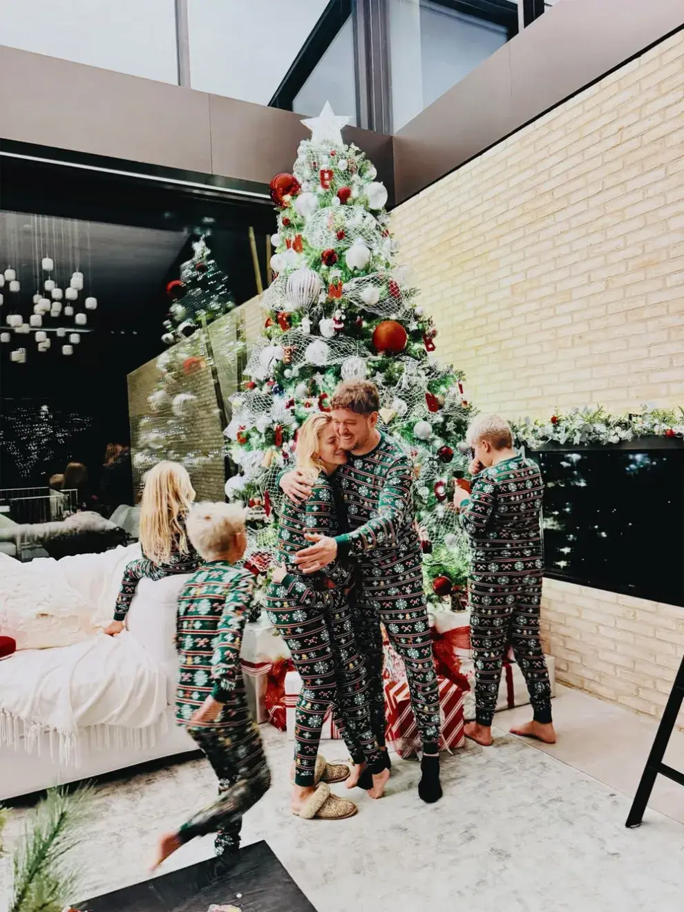 Luisana Lopilato y Michael Bublé junto a sus hijos