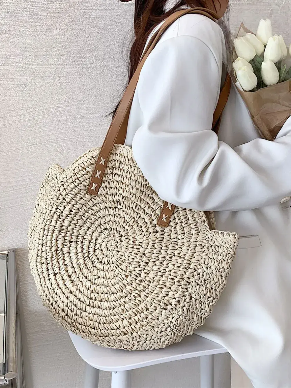 Las carteras de rafia pican en punta