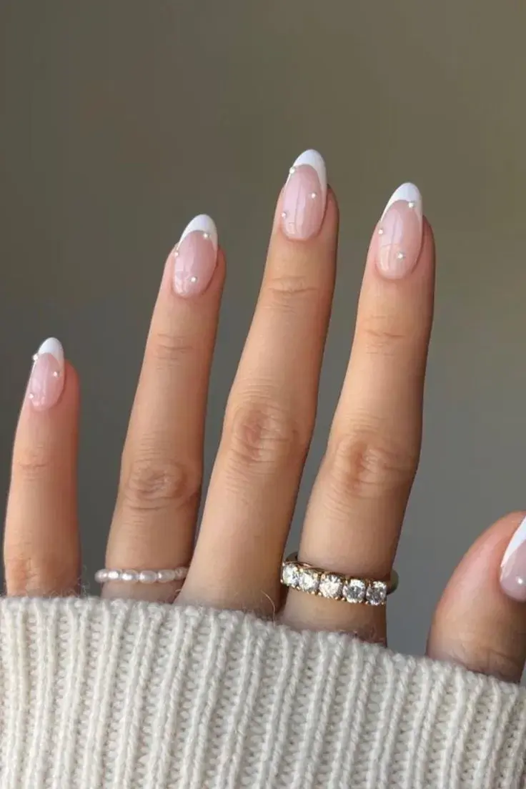 Uñas de perlas: los diseños más elegantes para las fiestas