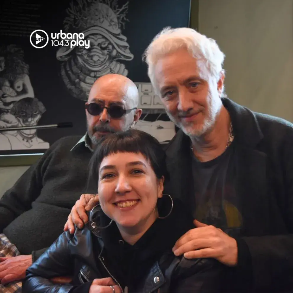 Foto del Indio Solari con Andy Kusnetzoff y Sol Liggera.