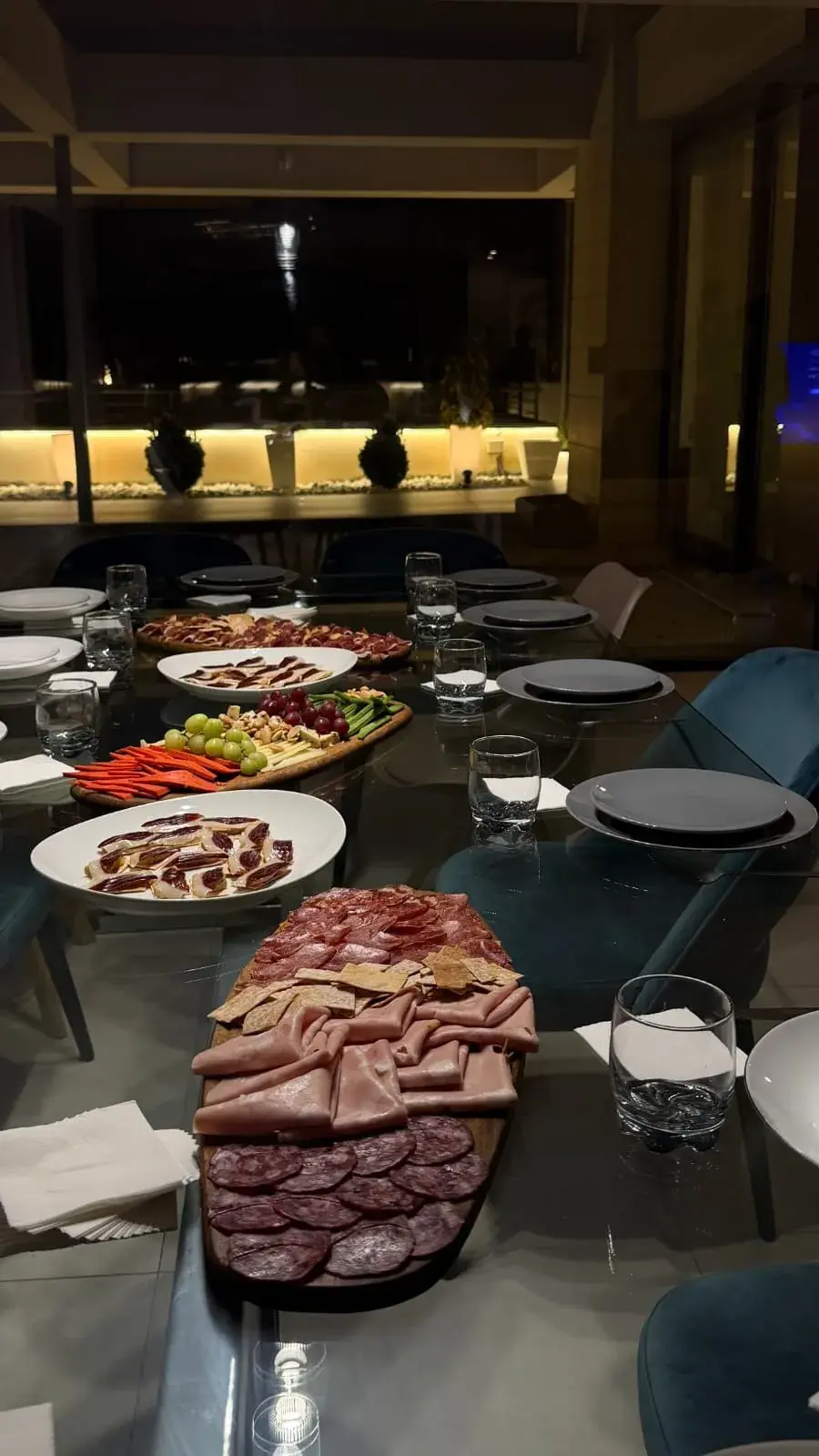 La mesa navideña de Agus Gandolfo y  Lautaro Martínez.