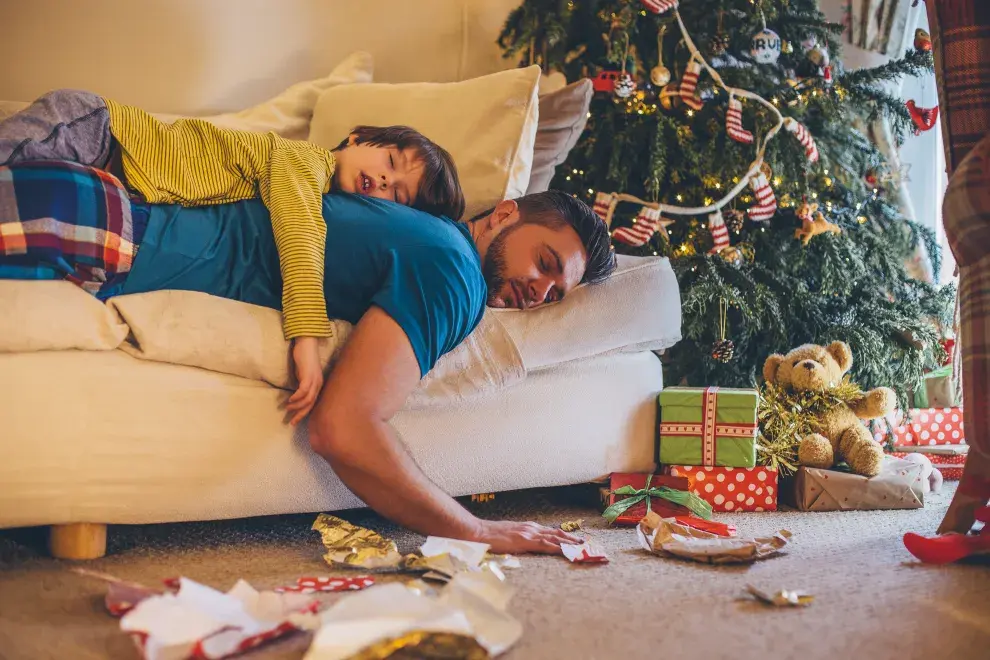 Hábitos simples para dormir mejor en diciembre y el verano.