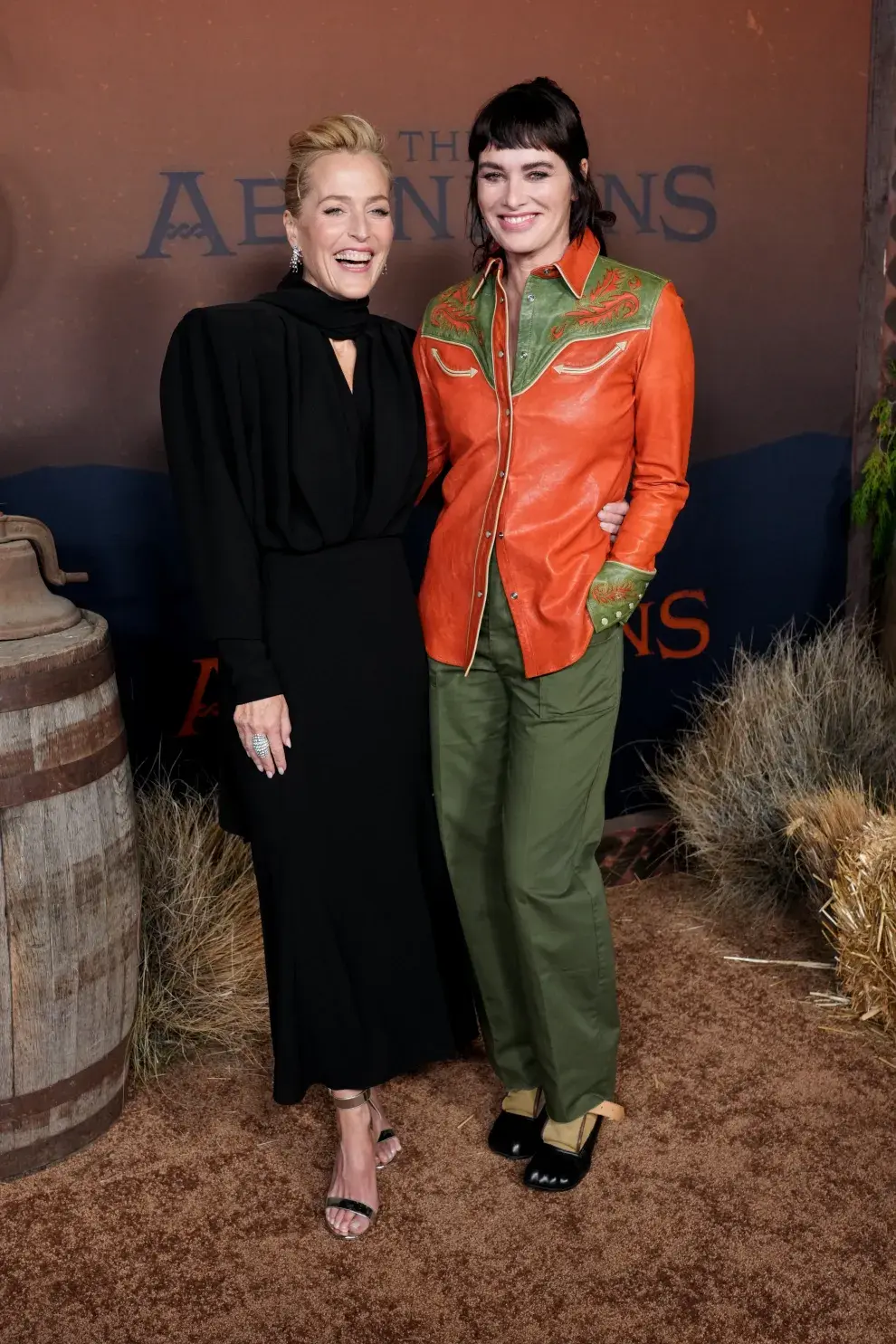 Gillian Anderson y Lena Headey en la premiere de la serie Los Abandonados 