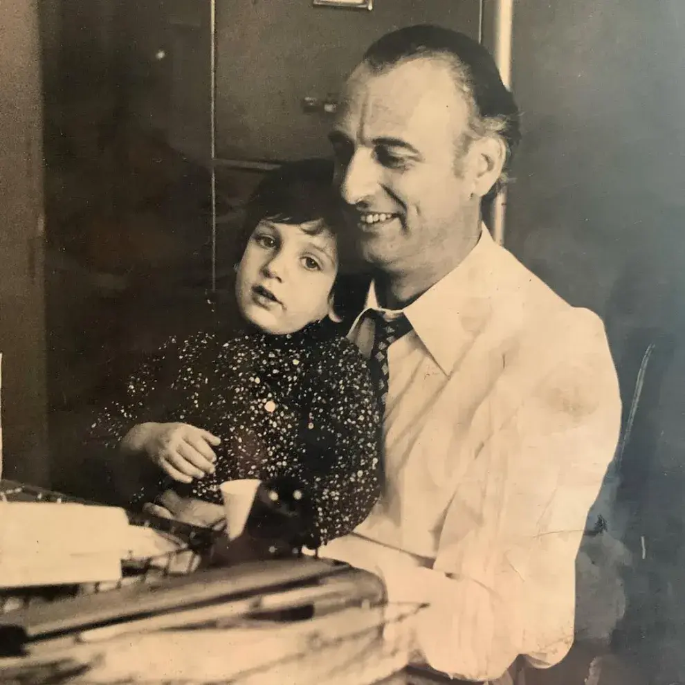 Héctor Alterio en una foto de archivo junto a su pequeño hijo, Ernesto Alterio.