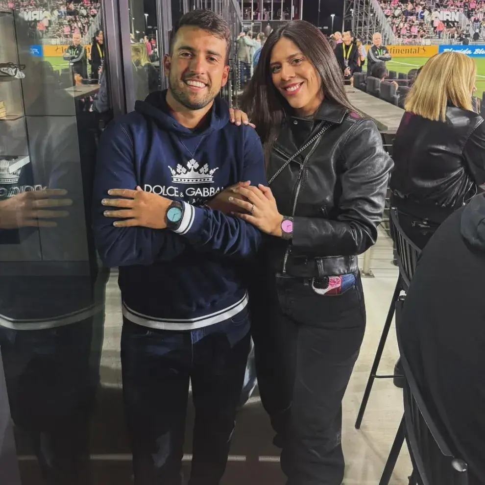 Pareja feliz a punto de casarse: Tuli Arellano y María Sol Messi.