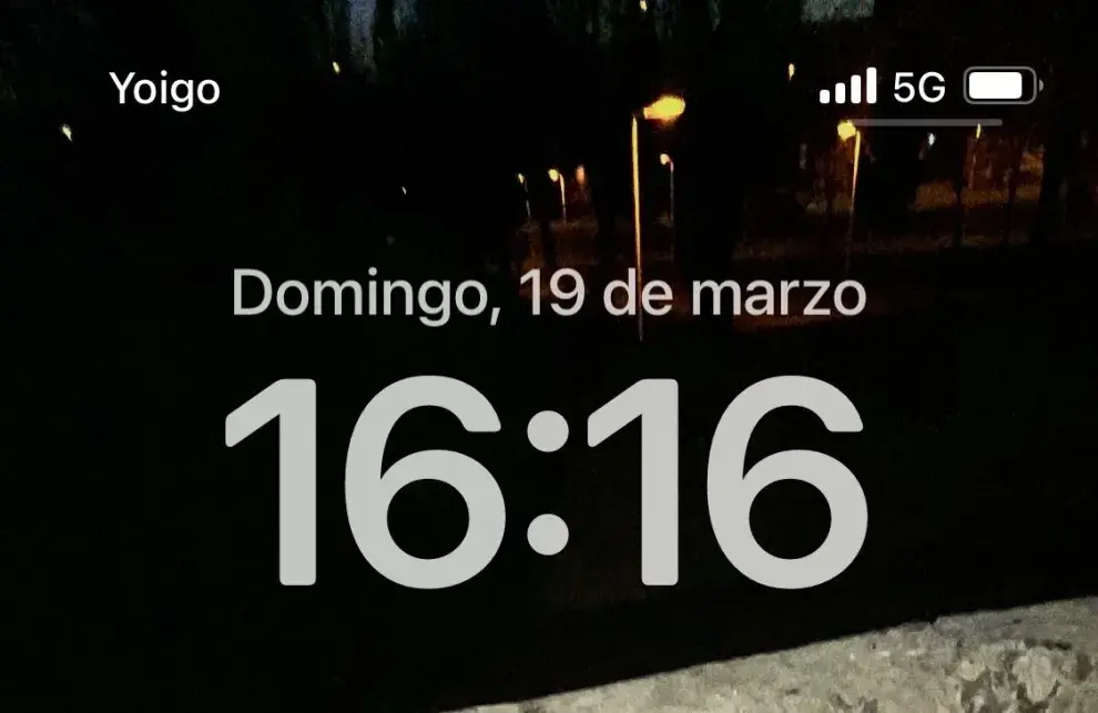 Hora espejo 16:16 qué significa y qué hacer cuando la ves.
