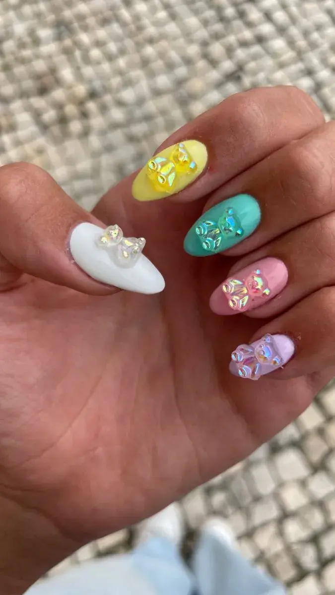 La tendencia Gummymoda en uñas qué será un hit en 2026.