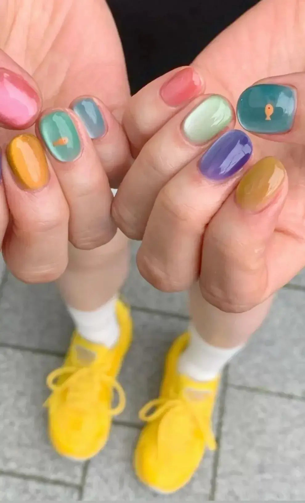 La tendencia Gummymoda en uñas qué será un hit en 2026.