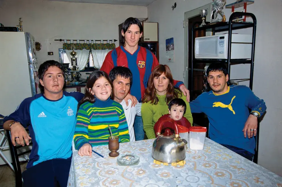 Foto de archivo de Lionel Messi con toda su familia en Rosario.