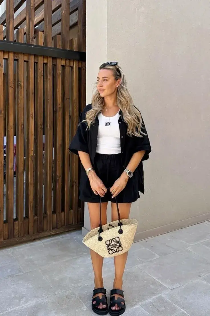 SI amás el negro (nos pasa a muchas), reservá esa prenda para la noche o combinala con telas ultra livianas.