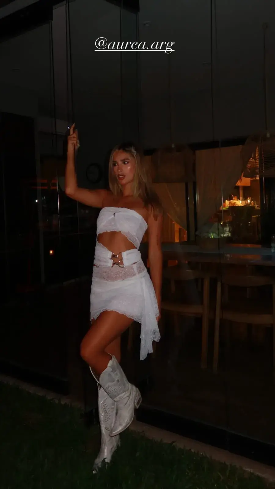 El look de Julieta Poggio en la Nochebuena 2025.