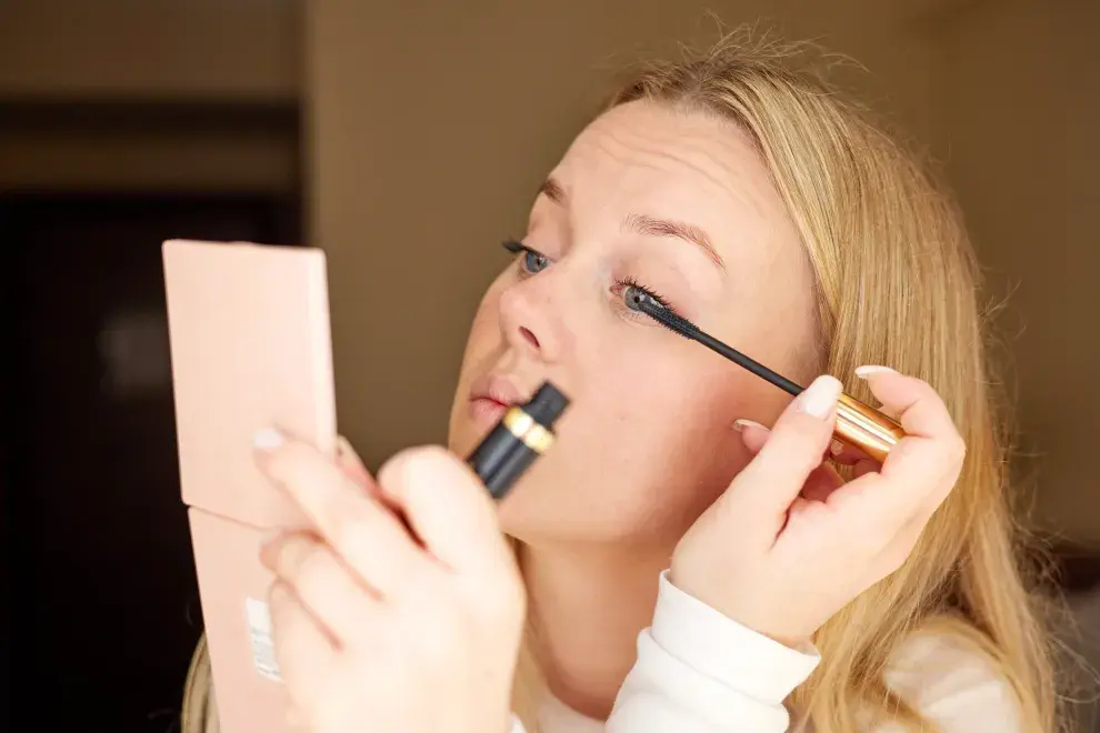 Makeup en 5 minutos: cómo pasar de un maquillaje de día a uno de noche en 5 pasos
