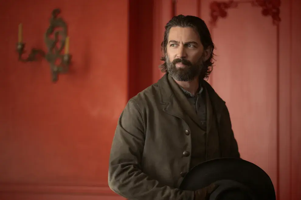 Foto de Michiel Huisman en Los Abandonados, serie estreno de Netflix en Diciembre de 2025.