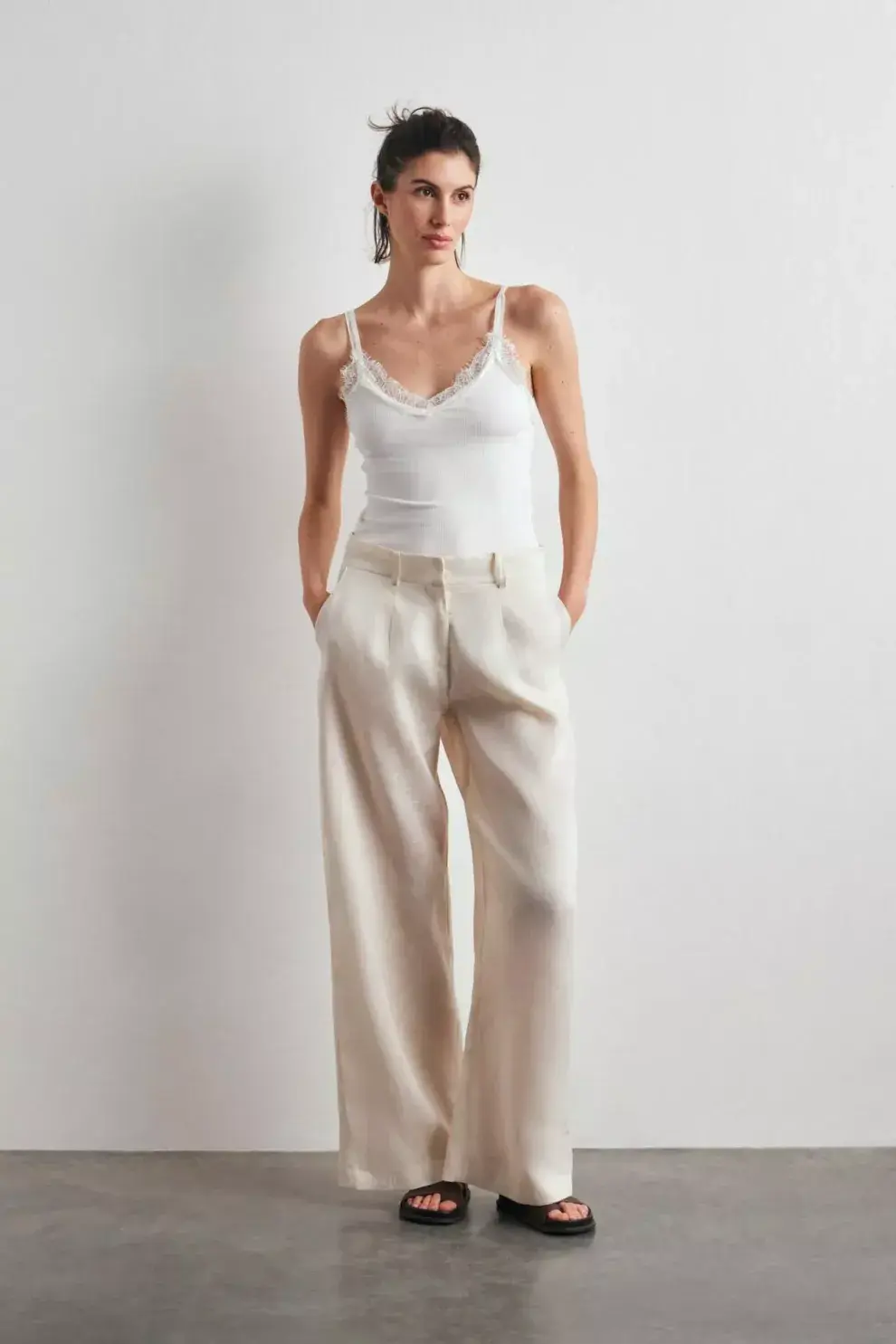 Pantalón de lino de Awada.