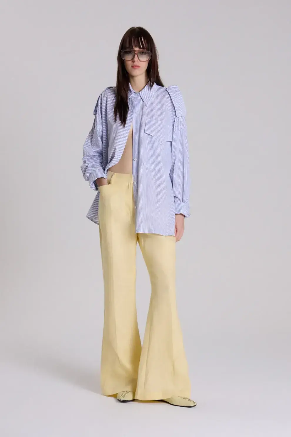 Pantalones sastreros de lino y polleras para salir con la frescura de siempre.