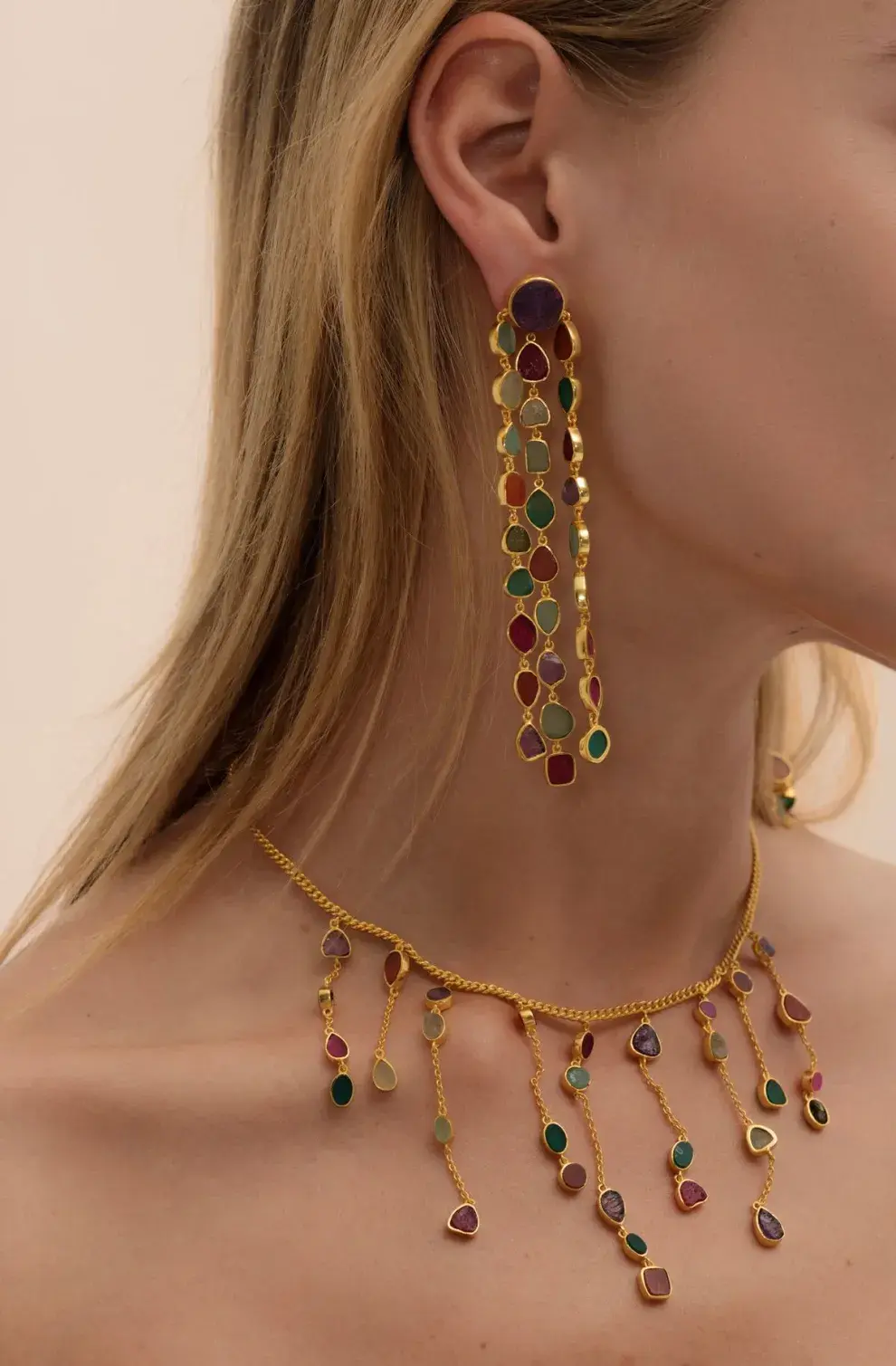 Piezas de joyería artesanal: accesorios que elevan cualquier look.