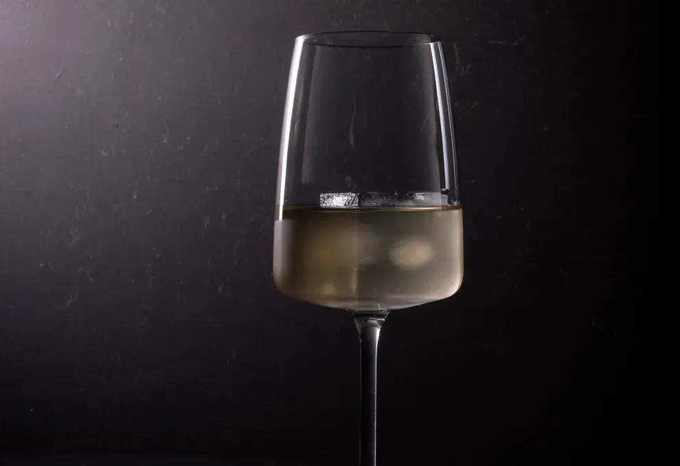 Jarras de coctelería simples, ricas y frescas.