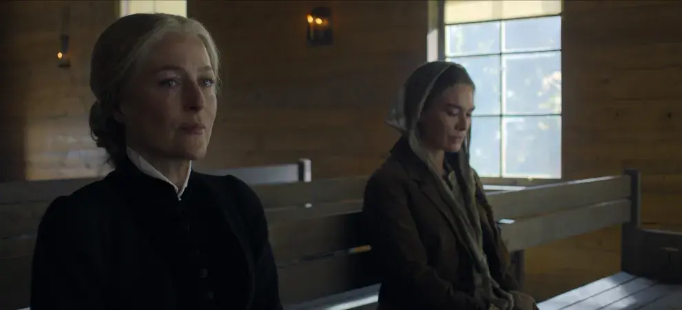 Foto de Gillian Anderson y Lena Headey en Los Abandonados, la nueva serie para ver en Netflix en Diciembre de 2025.