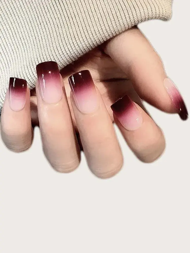 En 2026, los degradados bruscos dejarán de estar de moda en el diseño de uñas.