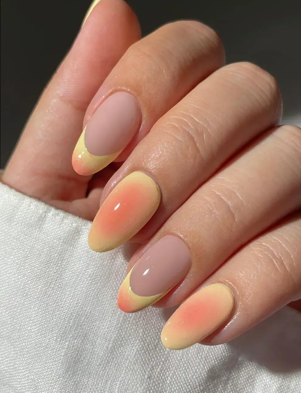 Sunset nails: los mejores diseños de uñas inspirados en los atardeceres de verano