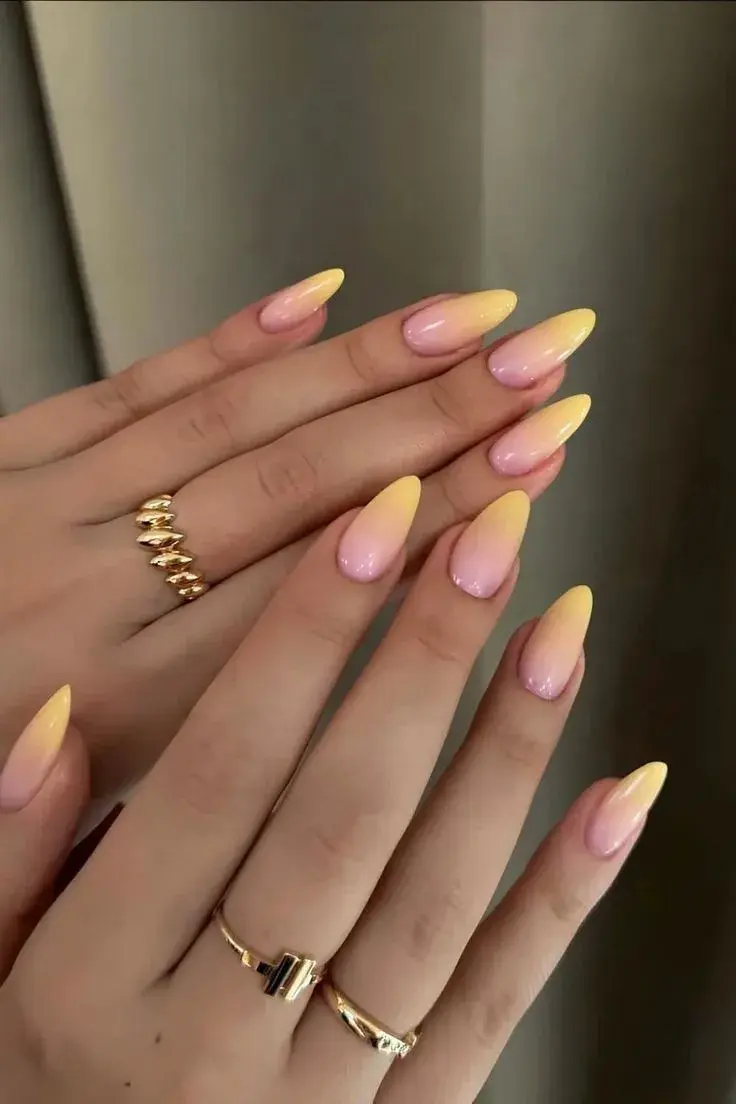 Sunset nails: los mejores diseños de uñas inspirados en los atardeceres de verano