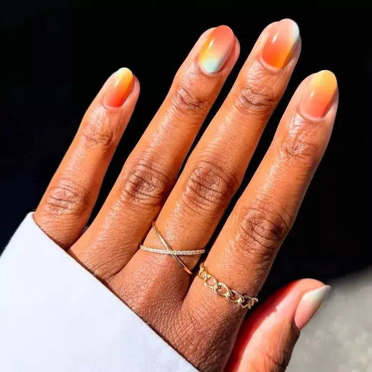 Sunset nails: los mejores diseños de uñas inspirados en los atardeceres de verano
