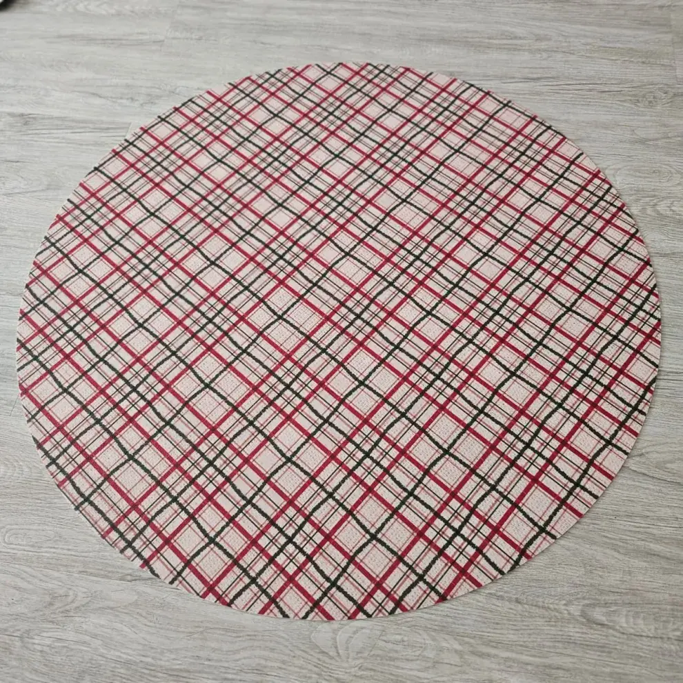 Las alfombras miden 95cm de diámetro. (Casa Estrada, $86.990 o por transferencia $69.592)